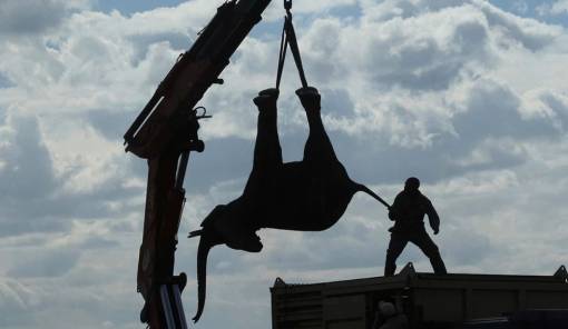 Ό&tau;&alpha;&nu; &eta; &pi;&rho;&omicron;&sigma;&tau;&alpha;&sigma;ί&alpha; &tau;&omega;&nu; &epsilon;&lambda;&epsilon;&phi;ά&nu;&tau;&omega;&nu; &mu;&epsilon;&tau;&alpha;&tau;&rho;έ&pi;&epsilon;&tau;&alpha;&iota; &sigma;&epsilon; &epsilon;&phi;&iota;ά&lambda;&tau;&eta;