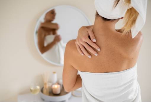 Back acne: 6 συμβουλές  για πιο καθαρή επιδερμίδα