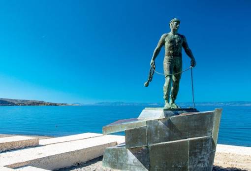Τιμητική εκδήλωση μνήμης για τον γλύπτη του «Βατικιώτη Θαλασσινού» στη Νεάπολη