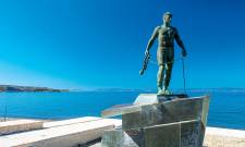 &Tau;&iota;&mu;&eta;&tau;&iota;&kappa;ή &epsilon;&kappa;&delta;ή&lambda;&omega;&sigma;&eta; &mu;&nu;ή&mu;&eta;&sigmaf; &gamma;&iota;&alpha; &tau;&omicron;&nu; &gamma;&lambda;ύ&pi;&tau;&eta; &tau;&omicron;&upsilon; &laquo;&Beta;&alpha;&tau;&iota;&kappa;&iota;ώ&tau;&eta; &Theta;&alpha;&lambda;&alpha;&sigma;&sigma;&iota;&nu;&omicron;ύ&raquo; &sigma;&tau;&eta; &Nu;&epsilon;ά&pi;&omicron;&lambda;&eta;