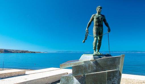&Tau;&iota;&mu;&eta;&tau;&iota;&kappa;ή &epsilon;&kappa;&delta;ή&lambda;&omega;&sigma;&eta; &mu;&nu;ή&mu;&eta;&sigmaf; &gamma;&iota;&alpha; &tau;&omicron;&nu; &gamma;&lambda;ύ&pi;&tau;&eta; &tau;&omicron;&upsilon; &laquo;&Beta;&alpha;&tau;&iota;&kappa;&iota;ώ&tau;&eta; &Theta;&alpha;&lambda;&alpha;&sigma;&sigma;&iota;&nu;&omicron;ύ&raquo; &sigma;&tau;&eta; &Nu;&epsilon;ά&pi;&omicron;&lambda;&eta;