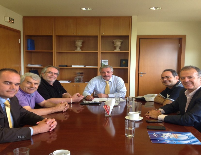  &Mu;&epsilon; &tau;&omicron;&nu; &upsilon;&pi;&omicron;&upsilon;&rho;&gamma;ό &Pi;&Epsilon;&Kappa;&Alpha; &sigma;&upsilon;&nu;&alpha;&nu;&tau;ή&theta;&eta;&kappa;&alpha;&nu; &omicron;&iota; &phi;&omicron;&rho;&epsilon;ί&sigmaf; &tau;&omicron;&upsilon;&rho;&iota;&sigma;&mu;&omicron;ύ &tau;&eta;&sigmaf; &Pi;&epsilon;&lambda;/&sigma;&omicron;&upsilon;