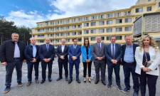 &laquo;&Mu;&epsilon;&gamma;&alpha;&lambda;ώ&nu;&epsilon;&iota;&raquo; &tau;&omicron; &Nu;&omicron;&sigma;&omicron;&kappa;&omicron;&mu;&epsilon;ί&omicron; &Tau;&rho;ί&pi;&omicron;&lambda;&eta;&sigmaf; &gamma;&iota;&alpha; &pi;&lambda;ή&rho;&eta; &kappa;ά&lambda;&upsilon;&psi;&eta; &tau;&eta;&sigmaf; &Pi;&epsilon;&lambda;&omicron;&pi;&omicron;&nu;&nu;ή&sigma;&omicron;&upsilon;