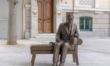 &Omicron; &Kappa;&alpha;&beta;ά&phi;&eta;&sigmaf; &sigma;&epsilon; &pi;&epsilon;&rho;&iota;&mu;έ&nu;&epsilon;&iota; &nu;&alpha; &kappa;&alpha;&theta;ί&sigma;&epsilon;&iota;&sigmaf; &delta;ί&pi;&lambda;&alpha; &tau;&omicron;&upsilon;