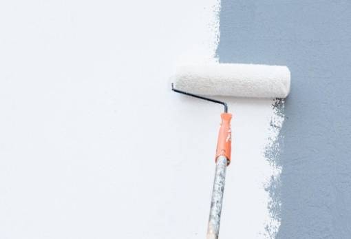 Μπογιά που αλλάζει χρώμα με τη θερμοκρασία κρατάει τα σπίτια δροσερά το καλοκαίρι, ζεστά το χειμώνα