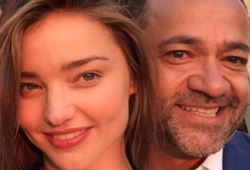 Η Μιράντα Κερ σε γάμο γκέι φίλων της στα Κύθηρα