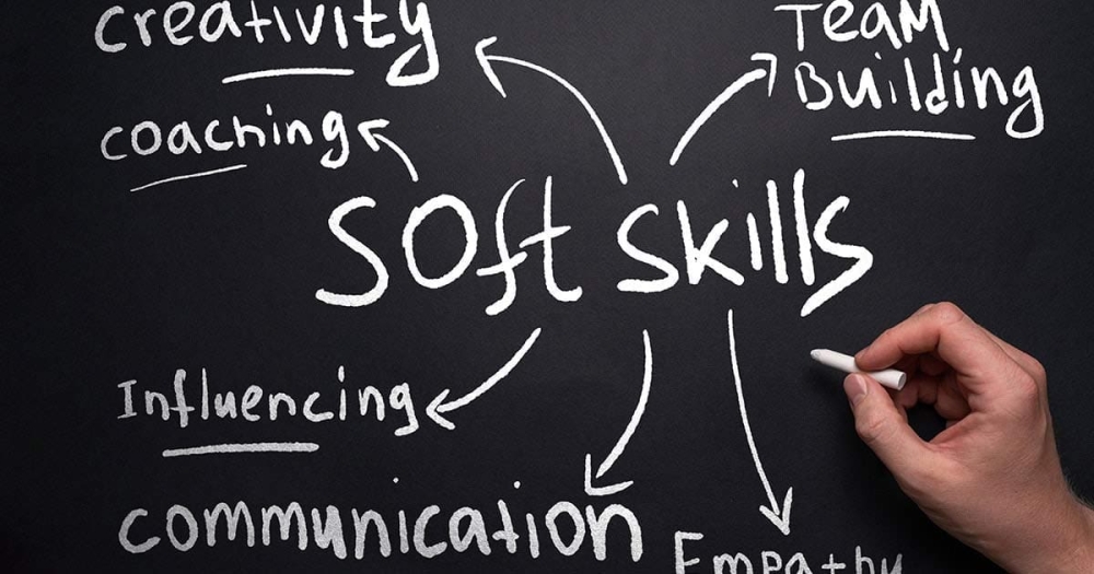 Soft Skills: &Pi;&omicron;&iota;&alpha; &epsilon;ί&nu;&alpha;&iota; &tau;&alpha; &laquo;&alpha;ό&rho;&alpha;&tau;&alpha; ό&pi;&lambda;&alpha;&raquo; &pi;&omicron;&upsilon; &zeta;&eta;&tau;ά &eta; &alpha;&gamma;&omicron;&rho;ά &epsilon;&rho;&gamma;&alpha;&sigma;ί&alpha;&sigmaf;