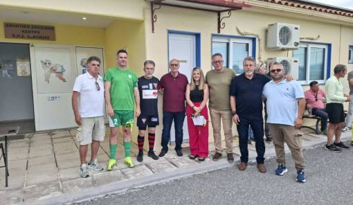 &laquo;&Kappa;ό&kappa;&kappa;&iota;&nu;&eta; &kappa;ά&rho;&tau;&alpha;&raquo; &sigma;&tau;&eta; &beta;ί&alpha;, &laquo;&gamma;&kappa;&omicron;&lambda;&raquo; &sigma;&tau;&eta;&nu; &alpha;&nu;&theta;&rho;&omega;&pi;&iota;ά &alpha;&pi;ό &tau;&omicron;&upsilon;&sigmaf; &pi;&alpha;&lambda;&alpha;ί&mu;&alpha;&chi;&omicron;&upsilon;&sigmaf; &Lambda;&alpha;&kappa;&omega;&nu;ί&alpha;&sigmaf; -&Mu;&epsilon;&sigma;&sigma;&eta;&nu;ί&alpha;&sigmaf;