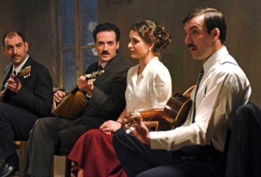 Το «Ουζερί Τσιτσάνης» του Μανουσάκη προβάλλεται στη Σελλασία