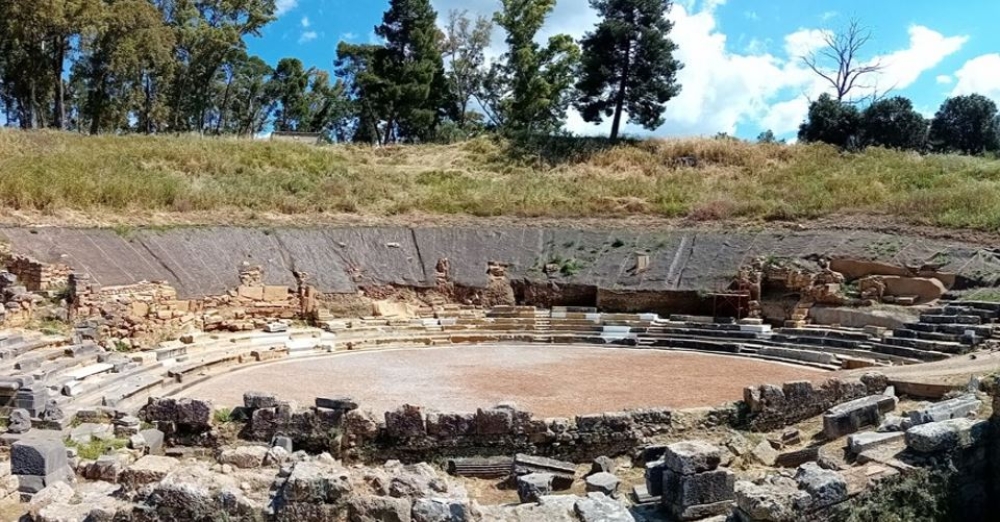 &Sigma;&tau;&omicron; &Alpha;&rho;&chi;&alpha;ί&omicron; &Theta;έ&alpha;&tau;&rho;&omicron; &Sigma;&pi;ά&rho;&tau;&eta;&sigmaf; &eta; &Iota;&sigma;&tau;&omicron;&rho;ί&alpha; &sigma;&kappa;&eta;&nu;&omicron;&theta;&epsilon;&tau;&epsilon;ί &mu;&iota;&alpha; &alpha;&phi;ή&gamma;&eta;&sigma;&eta; &alpha;&iota;ώ&nu;&omega;&nu;