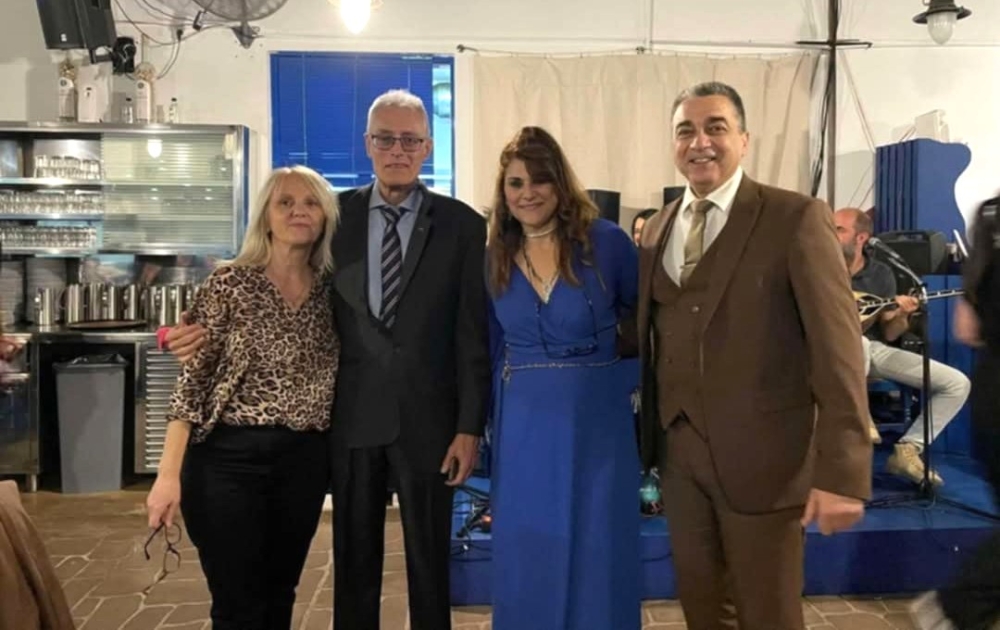 &Alpha;&nu;&tau;ά&mu;&omega;&sigma;&alpha;&nu; &sigma;&tau;&eta;&nu; &Alpha;&theta;ή&nu;&alpha; &omicron;&iota; &Alpha;&rho;&epsilon;&omicron;&pi;&omicron;&lambda;ί&tau;&epsilon;&sigmaf; &Mu;ά&nu;&eta;&sigmaf;