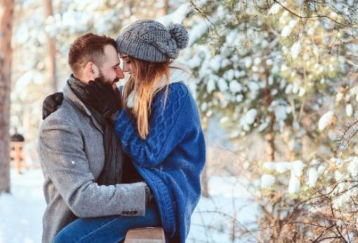 Πως εκδηλώνει την αγάπη του ένας άντρας: Τα σημάδια του αληθινού έρωτα