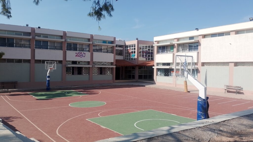 &Sigma;&chi;&omicron;&lambda;&epsilon;ί&alpha;, &epsilon;&upsilon;&theta;ύ&nu;&epsilon;&sigmaf; &kappa;&alpha;&iota; &tau;&omicron; &mu;ό&nu;&iota;&mu;&omicron; ά&lambda;&lambda;&omicron;&theta;&iota; &tau;&eta;&sigmaf; &chi;&rho;&eta;&mu;&alpha;&tau;&omicron;&delta;ό&tau;&eta;&sigma;&eta;&sigmaf;
