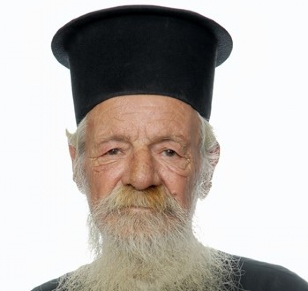 Απεβίωσε ο κληρικός π. Σπυρίδωνας Καλομοίρης