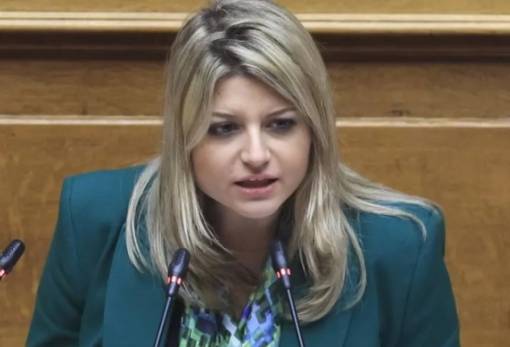 Ν. Γρηγοράκου στη συζήτηση νομοσχεδίου του ΥΠΕΝ: «Οι τοπικές κοινωνίες δεν δαιμονοποιούν τις ΑΠΕ»