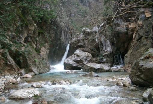 Πανηγύρι δίπλα στο ποτάμι στην Τρύπη