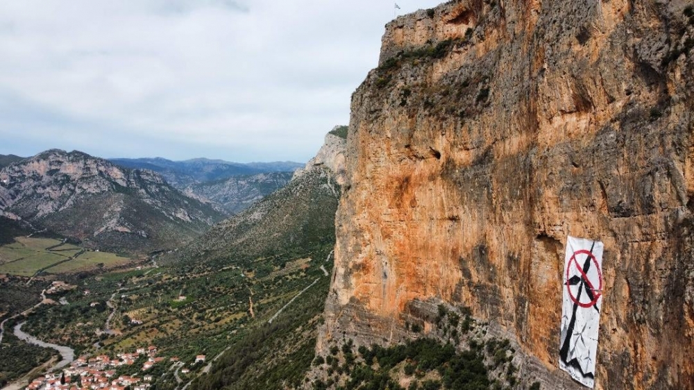 &laquo;Save Parnonas&raquo;: &Pi;&rho;&omega;&tau;&omicron;&beta;&omicron;&upsilon;&lambda;ί&alpha; &omicron;&rho;&epsilon;&iota;&beta;&alpha;&tau;ώ&nu; &kappa;&alpha;&tau;ά &tau;&omega;&nu; &Alpha;&Pi;&Epsilon; (&Phi;&Omega;&Tau;&Omicron;-VIDEO)