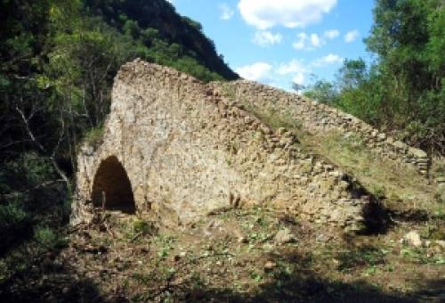 Στη Βουλή το ιστορικό Γεφύρι Κόπανου και η πολιτιστική διαδρομή στον Ευρώτα