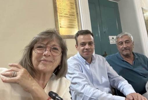 Αινιγματική φωτογραφία από Τασία, Κουρεμπή και Βαλιώτη