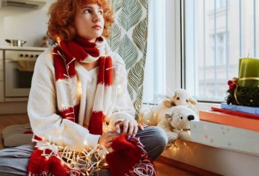 Μετά τα Χριστούγεννα το σπίτι μοιάζει άδειο; 5 απλές κινήσεις για χειμερινή διακόσμηση γεμάτη θαλπωρή