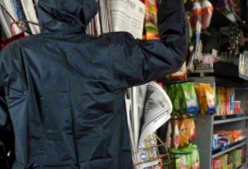 «Άνοιξαν» περίπτερο κατάκεντρα στη Σπάρτη με τους διερχόμενους… απαθείς παρατηρητές