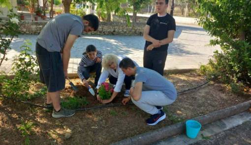 &Epsilon;&nu;&epsilon;&rho;&gamma;&omicron;ί &pi;&omicron;&lambda;ί&tau;&epsilon;&sigmaf; &omicron;&iota; &mu;&alpha;&theta;&eta;&tau;έ&sigmaf; &tau;&omicron;&upsilon; &Epsilon;&Epsilon;&Epsilon;&Epsilon;&Kappa; &Mu;&upsilon;&sigma;&tau;&rho;ά