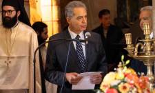 &laquo;&Nu;&alpha; &mu;&nu;&eta;&mu;&omicron;&nu;&epsilon;ύ&sigma;&omicron;&upsilon;&mu;&epsilon; &epsilon;&kappa;&epsilon;ί&nu;&omicron;&upsilon;&sigmaf; &pi;&omicron;&upsilon; &sigma;&tau;&eta;&nu; &pi;&iota;&omicron; &tau;&rho;&alpha;&gamma;&iota;&kappa;ή ώ&rho;&alpha; &sigma;&tau;ά&theta;&eta;&kappa;&alpha;&nu; ό&rho;&theta;&iota;&omicron;&iota;&raquo;