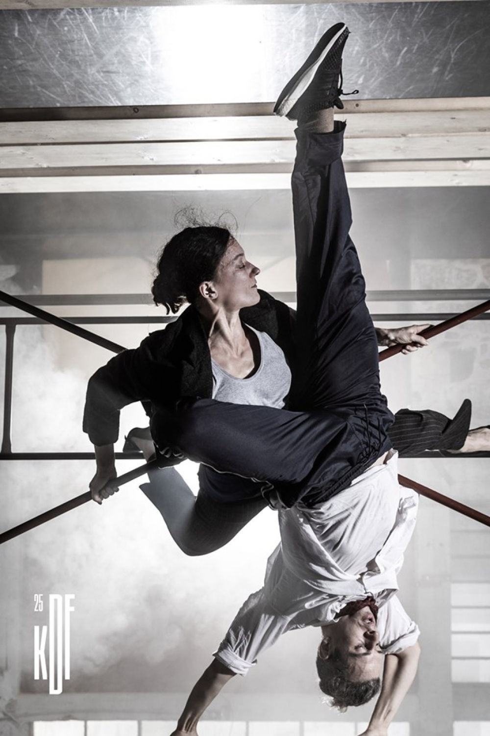 &Sigma;&tau;&alpha; &pi;έ&rho;&alpha;&tau;&alpha; &tau;&eta;&sigmaf; &gamma;&eta;&sigmaf; &eta; &Kappa;&alpha;&lambda;&alpha;&mu;ά&tau;&alpha; &mu;&epsilon; &tau;&omicron; &Delta;&iota;&epsilon;&theta;&nu;έ&sigmaf; &Phi;&epsilon;&sigma;&tau;&iota;&beta;ά&lambda; &Chi;&omicron;&rho;&omicron;ύ