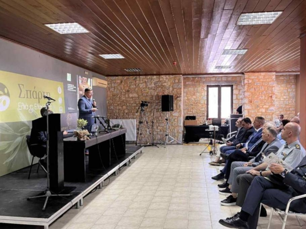 Καλολαδωμένη μηχανή ανάπτυξης με λακωνική ελιά και ελαιόλαδο