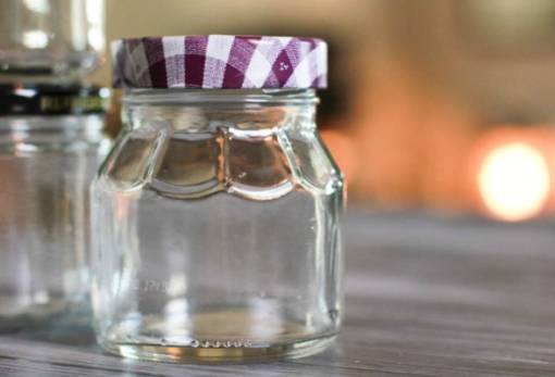 Ετικέτες σε συσκευασίες: Ο πανεύκολος τρόπος να τις ξεκολλήσεις εντελώς