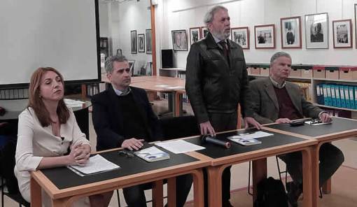 &Eta; &Epsilon;&Pi;&Delta; &Lambda;&alpha;&kappa;&omega;&nu;ί&alpha;&sigmaf; &chi;&alpha;&iota;&rho;&epsilon;&tau;ί&zeta;&epsilon;&iota; &tau;&omicron; ά&nu;&omicron;&iota;&gamma;&mu;&alpha; &tau;&omicron;&upsilon; &Pi;&alpha;&lambda;&alpha;&tau;&iota;&omicron;ύ &sigma;&tau;&omicron;&nu; &Mu;&upsilon;&sigma;&tau;&rho;ά