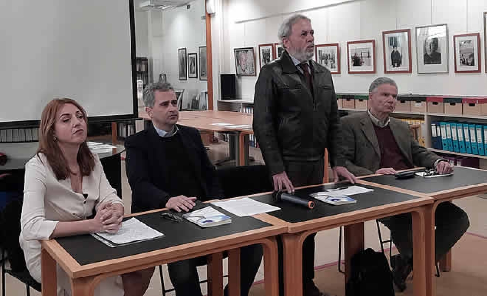 &Eta; &Epsilon;&Pi;&Delta; &Lambda;&alpha;&kappa;&omega;&nu;ί&alpha;&sigmaf; &chi;&alpha;&iota;&rho;&epsilon;&tau;ί&zeta;&epsilon;&iota; &tau;&omicron; ά&nu;&omicron;&iota;&gamma;&mu;&alpha; &tau;&omicron;&upsilon; &Pi;&alpha;&lambda;&alpha;&tau;&iota;&omicron;ύ &sigma;&tau;&omicron;&nu; &Mu;&upsilon;&sigma;&tau;&rho;ά