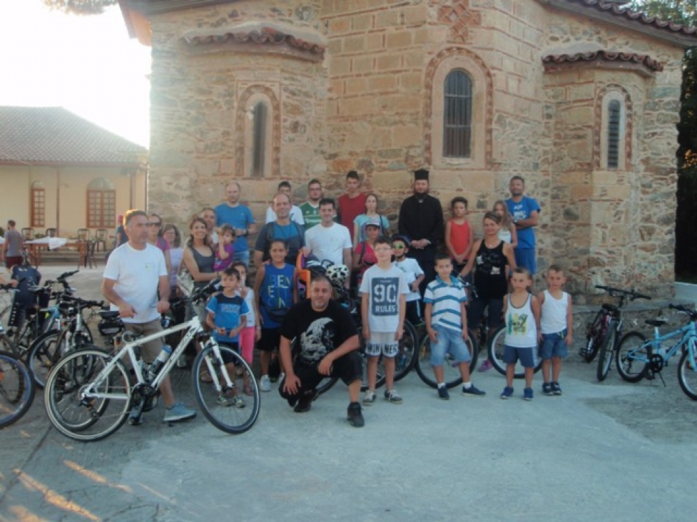 &Eta; &omicron;&mu;ά&delta;&alpha; &laquo;3&pi;&raquo; &pi;&omicron;&delta;&eta;&lambda;ά&tau;&eta;&sigma;&epsilon; &omega;&sigmaf; &tau;&eta;&nu; &Kappa;&omicron;&kappa;&kappa;&iota;&nu;ό&rho;&alpha;&chi;&eta; (&Phi;&Omega;&Tau;&Omicron;)