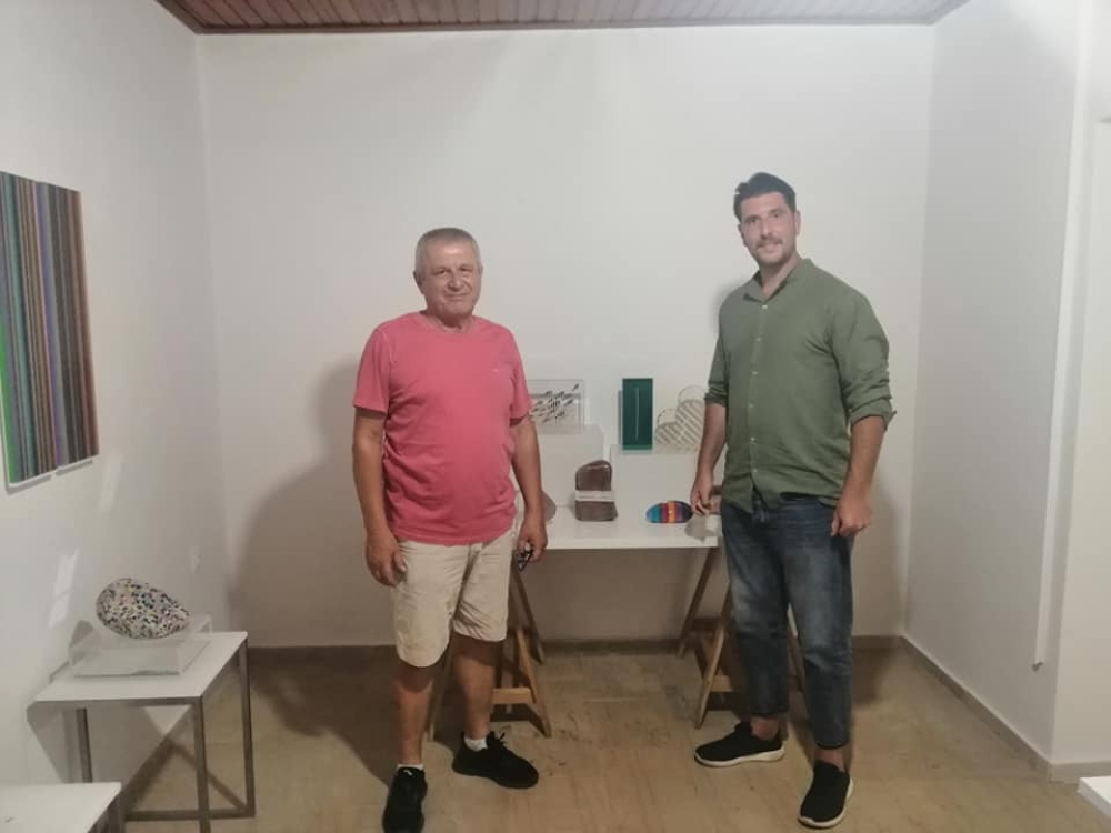 &laquo;In&raquo; &pi;&epsilon;&rho;&iota;&omicron;&chi;ή &eta; &Mu;ά&nu;&eta; (&kappa;&alpha;&iota;) &gamma;&iota;&alpha; &pi;&omicron;&lambda;&upsilon;&tau;&epsilon;&lambda;&epsilon;ί&sigmaf; &delta;&iota;&alpha;&kappa;&omicron;&pi;έ&sigmaf;