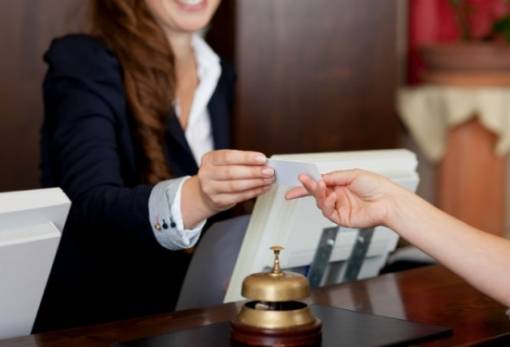 «Στο “γκρεμό” χιλιάδες επιχειρήσεις από το Ειδικό Τέλος Διανυκτέρευσης»