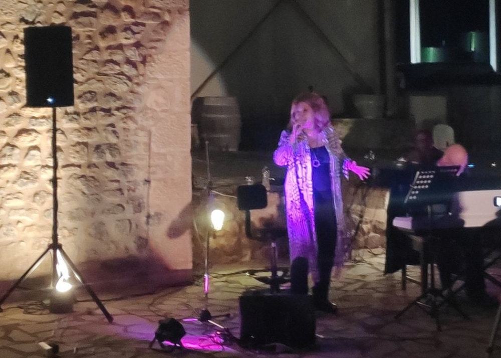 Η Λένα Αλκαίου καθήλωσε το κοινό στο Κτήμα Θεοδωρακάκου (ΦΩΤΟ)