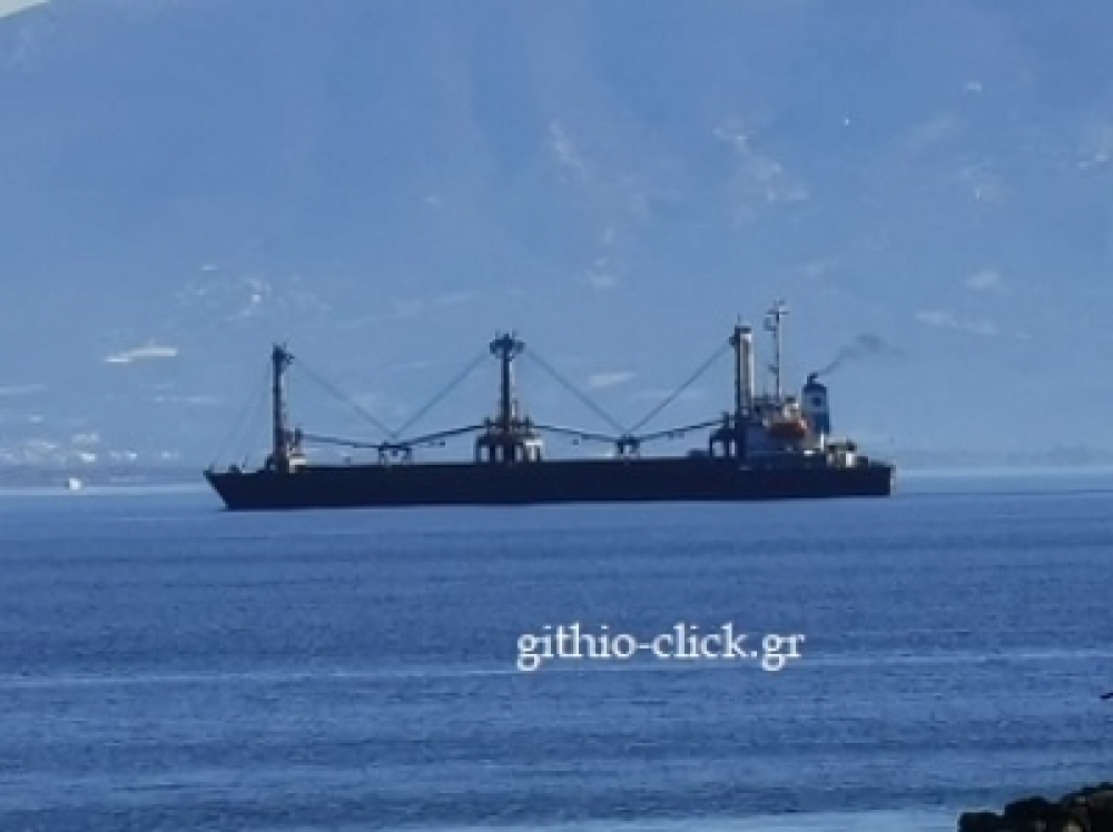 Παραμένει στο Γύθειο το πλοίο που παρουσίασε βλάβη