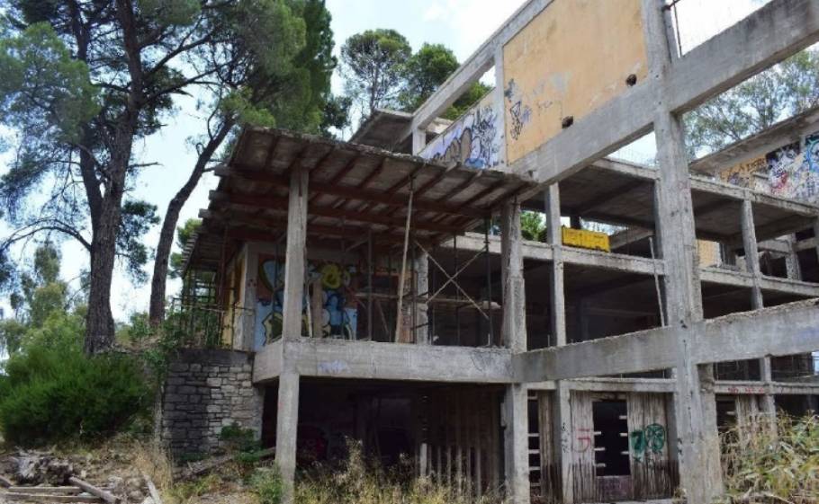 &Xi;&epsilon;&nu;ί&alpha; &Sigma;&pi;ά&rho;&tau;&eta;&sigmaf;, &eta; &delta;&epsilon;ύ&tau;&epsilon;&rho;&eta; &epsilon;&upsilon;&kappa;&alpha;&iota;&rho;ί&alpha;