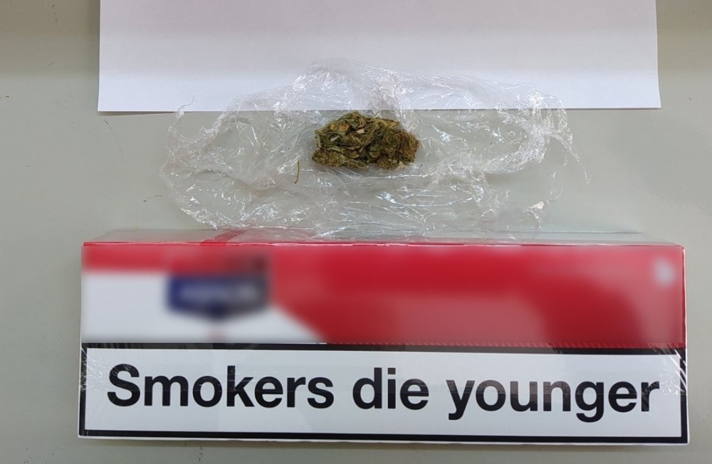 Τον τσάκωσαν με κάνναβη και λαθραία τσιγάρα