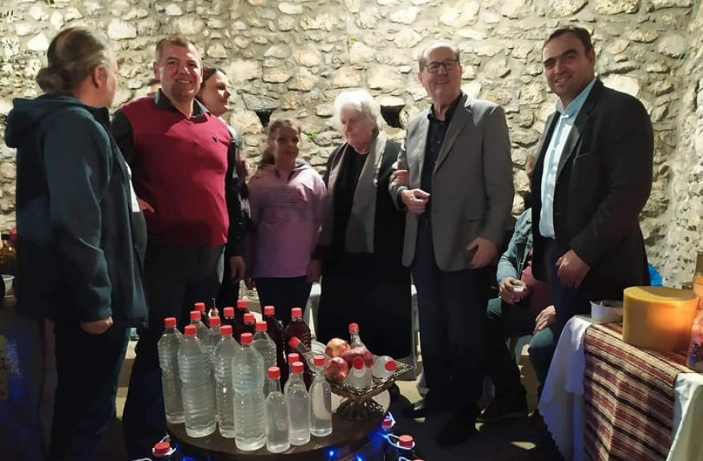 Με «Γιορτή Μπουκουβάλας» ξεκίνησε η ελαιοσυγκομιδή στο Καστόρι (ΦΩΤΟ)