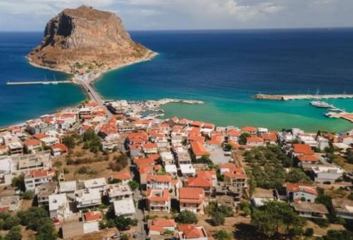Πώς η νέα Μονεμβασιά θα κοιτάξει στα «μάτια» το Κάστρο