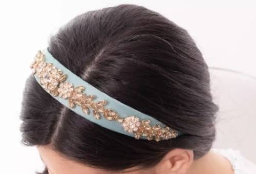 To αξεσουάρ μαλλιών που επέστρεψε με φόρα από τα 90s