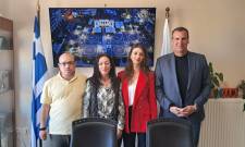 &Sigma;&tau;&omicron; &tau;&rho;&alpha;&pi;έ&zeta;&iota; &eta; &pi;&rho;&omicron;&sigma;&beta;&alpha;&sigma;&iota;&mu;ό&tau;&eta;&tau;&alpha; &kappa;&alpha;&iota; &eta; &alpha;&xi;&iota;&omicron;&pi;&rho;&epsilon;&pi;ή&sigmaf; &delta;&iota;&alpha;&beta;ί&omega;&sigma;&eta; &tau;&omega;&nu; &Alpha;&mu;&epsilon;&Alpha;