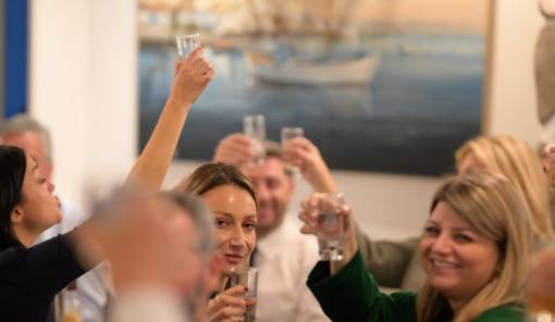 &Mu;&epsilon;&tau;ά &tau;&omicron;&nu; &pi;&rho;&omicron;ϋ&pi;&omicron;&lambda;&omicron;&gamma;&iota;&sigma;&mu;ό &tau;&omicron; &laquo;&lsquo;&rho;&iota;&xi;&alpha;&nu; έ&xi;&omega;&raquo; &mu;&epsilon; &psi;&alpha;&rho;ά&kappa;&iota; &kappa;&alpha;&iota; &kappa;&omicron;&upsilon;&beta;έ&nu;&tau;&alpha; &sigma;&tau;&omicron; &Pi;&Alpha;&Sigma;&Omicron;&Kappa;