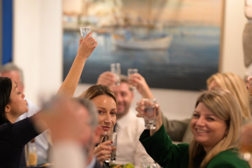 &Mu;&epsilon;&tau;ά &tau;&omicron;&nu; &pi;&rho;&omicron;ϋ&pi;&omicron;&lambda;&omicron;&gamma;&iota;&sigma;&mu;ό &tau;&omicron; &laquo;&lsquo;&rho;&iota;&xi;&alpha;&nu; έ&xi;&omega;&raquo; &mu;&epsilon; &psi;&alpha;&rho;ά&kappa;&iota; &kappa;&alpha;&iota; &kappa;&omicron;&upsilon;&beta;έ&nu;&tau;&alpha; &sigma;&tau;&omicron; &Pi;&Alpha;&Sigma;&Omicron;&Kappa;