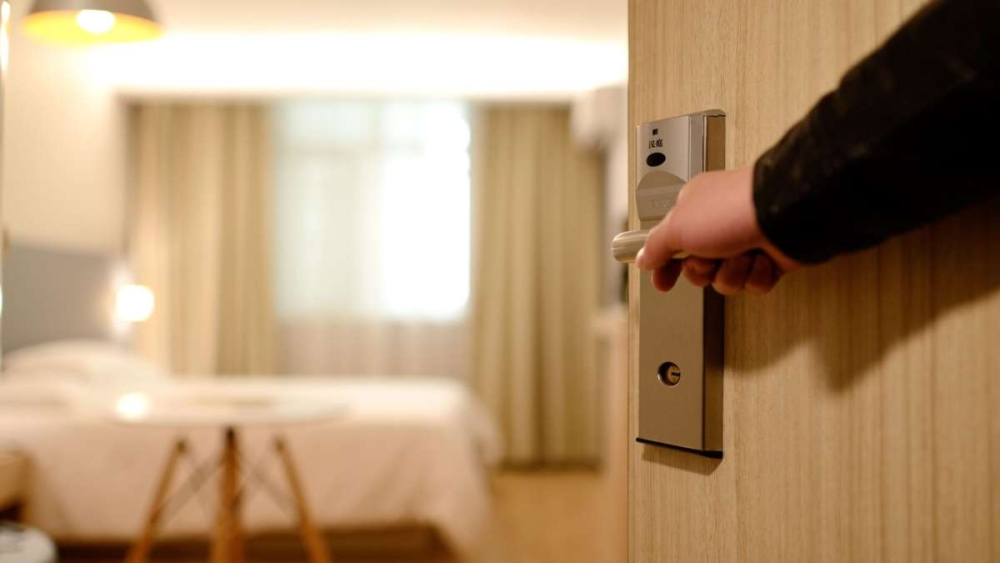 &Omicron;&iota; &tau;&iota;&mu;έ&sigmaf; &tau;&omega;&nu; &delta;&omega;&mu;&alpha;&tau;ί&omega;&nu; &sigma;&tau;&alpha; &xi;&epsilon;&nu;&omicron;&delta;&omicron;&chi;&epsilon;ί&alpha; &tau;&rho;&alpha;&beta;&omicron;ύ&nu; &tau;&eta;&nu;&hellip; &alpha;&nu;&eta;&phi;ό&rho;&alpha;
