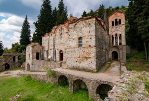 Λειτουργία στην ΙΜ Παναγίας Οδηγήτριας στον βυζαντινό Μυστρά