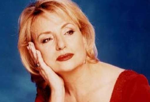 «Πέρα από τη θάλασσα… στους κήπους της Βίκυς»: Μελωδίες Μοσχολιού κατακλύζουν το Κυπαρίσσι