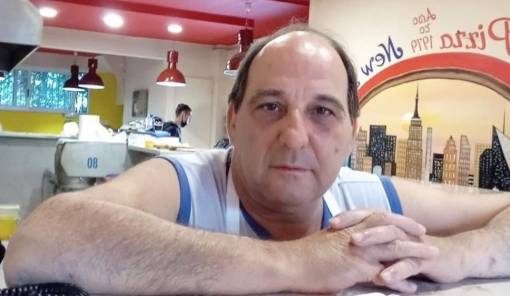 &Omicron; &kappa;ύ&rho;&iota;&omicron;&sigmaf; &laquo;Louis Pizza&raquo; &tau;&eta;&sigmaf; &Sigma;&pi;ά&rho;&tau;&eta;&sigmaf; &delta;&epsilon;&nu; &beta;&rho;ί&sigma;&kappa;&epsilon;&tau;&alpha;&iota; &pi;&iota;&alpha; &alpha;&nu;ά&mu;&epsilon;&sigma;ά &mu;&alpha;&sigmaf;