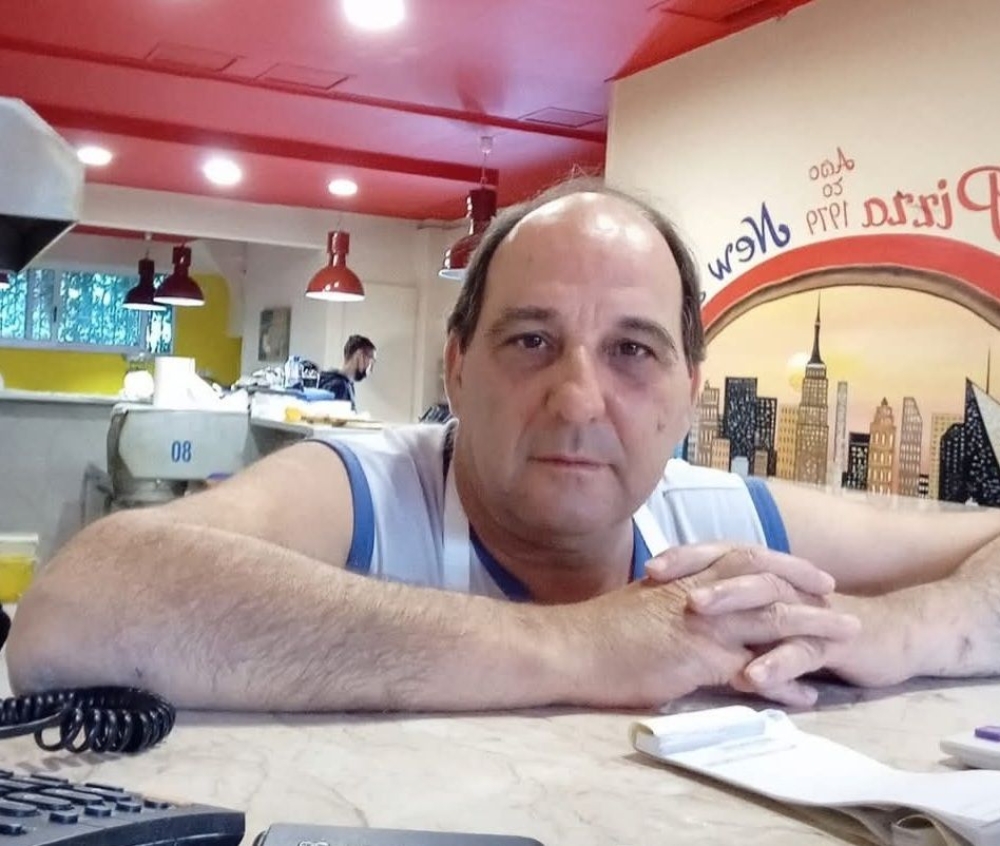 &Omicron; &kappa;ύ&rho;&iota;&omicron;&sigmaf; &laquo;Louis Pizza&raquo; &tau;&eta;&sigmaf; &Sigma;&pi;ά&rho;&tau;&eta;&sigmaf; &delta;&epsilon;&nu; &beta;&rho;ί&sigma;&kappa;&epsilon;&tau;&alpha;&iota; &pi;&iota;&alpha; &alpha;&nu;ά&mu;&epsilon;&sigma;ά &mu;&alpha;&sigmaf;